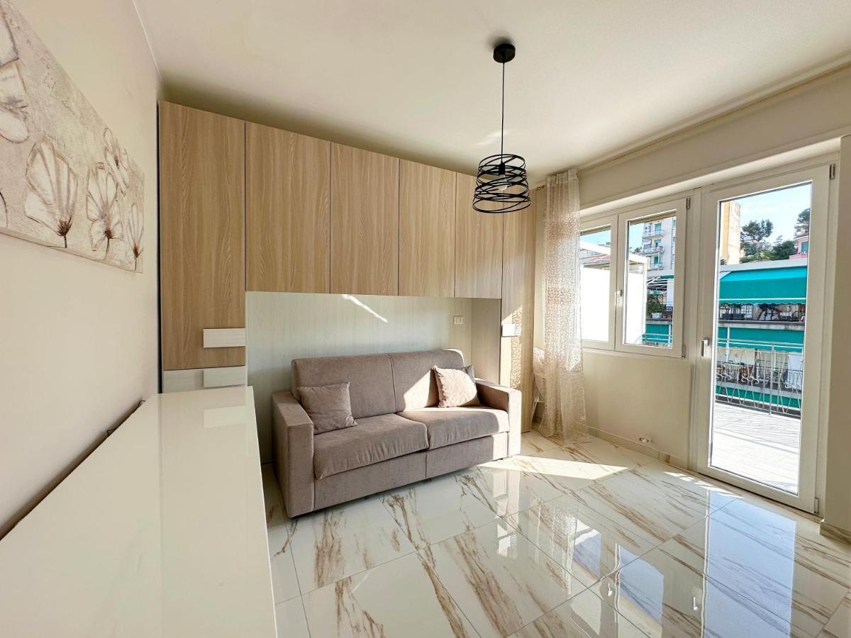 Ferienwohnung Wh - Un Posto Al Sole - Attico Monolocale Con Parcheggio Gratuito - 5 Minuti Dal Centro - Wifi Sanremo Exterior foto