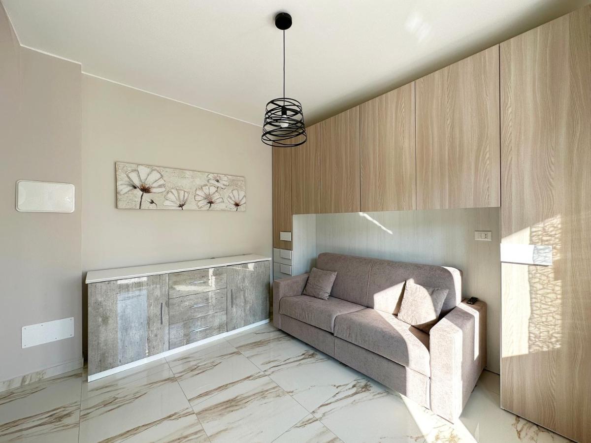 Ferienwohnung Wh - Un Posto Al Sole - Attico Monolocale Con Parcheggio Gratuito - 5 Minuti Dal Centro - Wifi Sanremo Exterior foto
