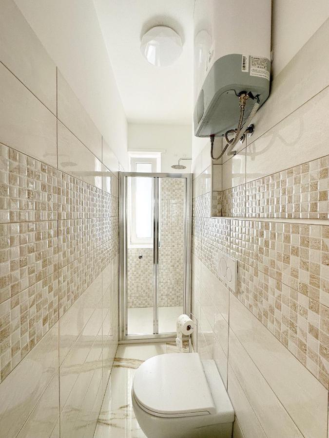 Ferienwohnung Wh - Un Posto Al Sole - Attico Monolocale Con Parcheggio Gratuito - 5 Minuti Dal Centro - Wifi Sanremo Exterior foto