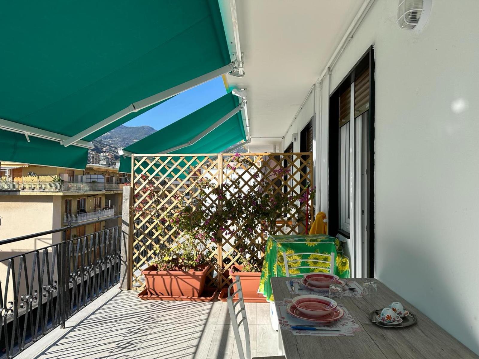 Ferienwohnung Wh - Un Posto Al Sole - Attico Monolocale Con Parcheggio Gratuito - 5 Minuti Dal Centro - Wifi Sanremo Exterior foto