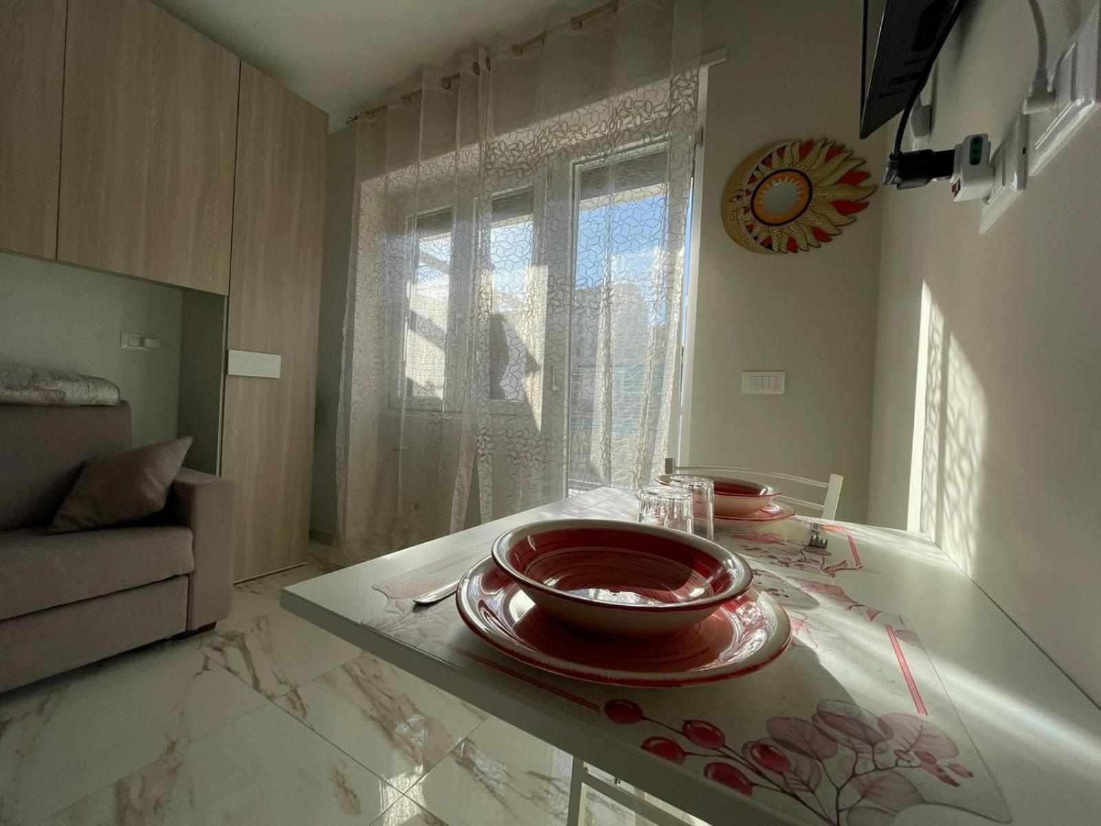 Ferienwohnung Wh - Un Posto Al Sole - Attico Monolocale Con Parcheggio Gratuito - 5 Minuti Dal Centro - Wifi Sanremo Exterior foto